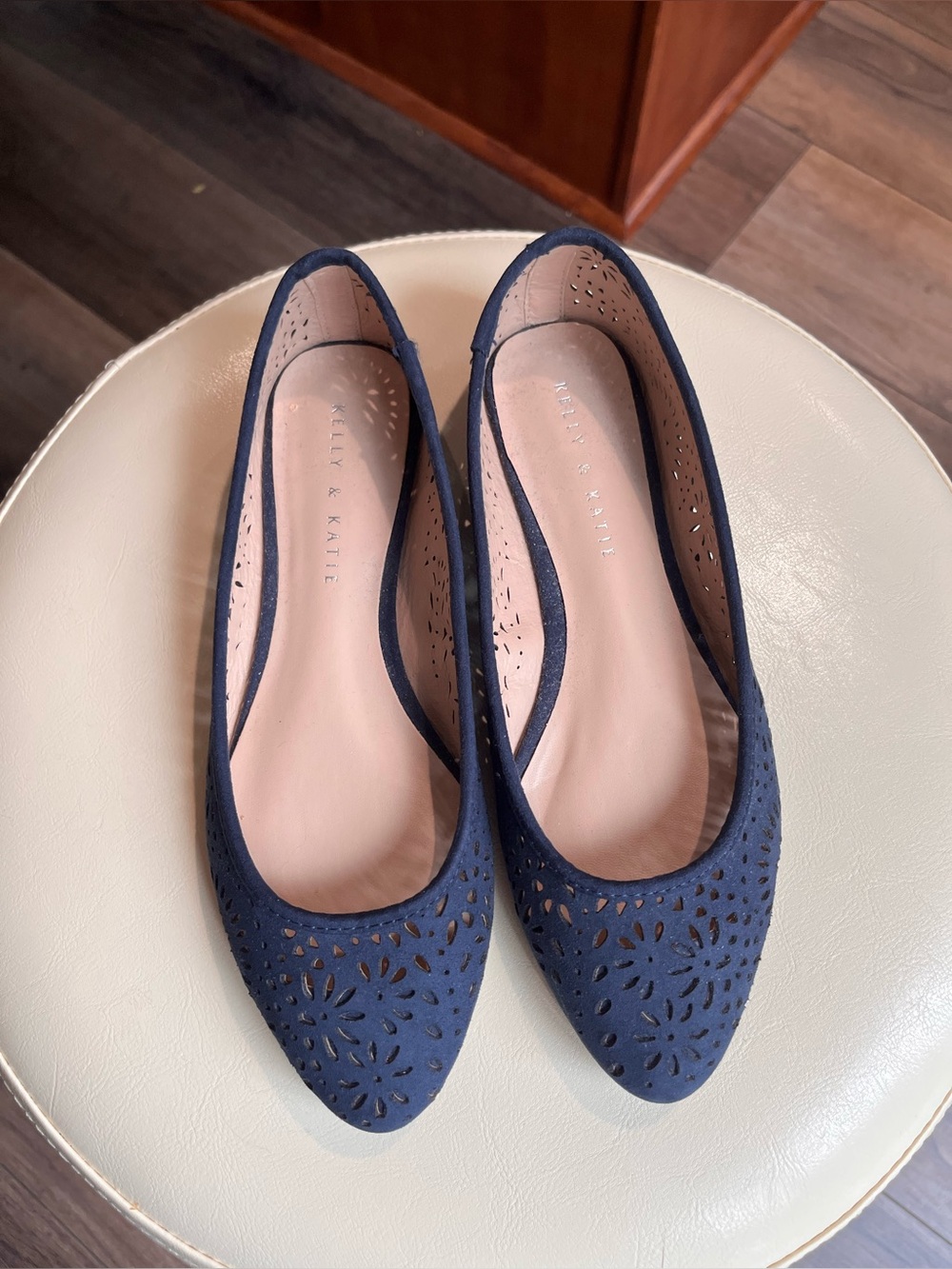 Kelly & Katie Navy Laser-Cut Pointed Ballet Flats Size 7/8! NWOT